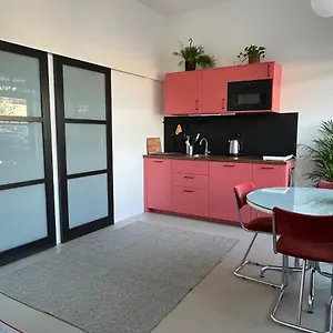 28a5 With Free Parking Place Couette-café